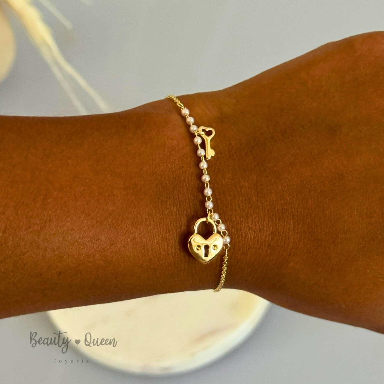 Pulsera Candado con Llave y Perlas
