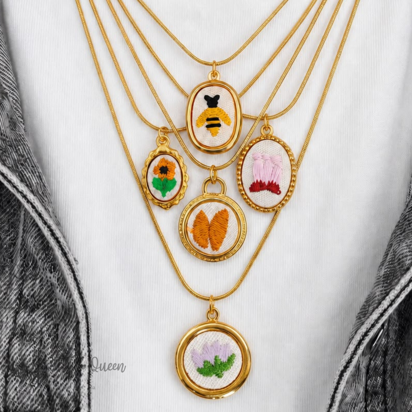 Collar Amuleto Floral Bordado