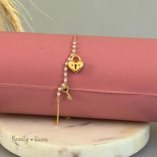 Pulsera Candado con Llave y Perlas